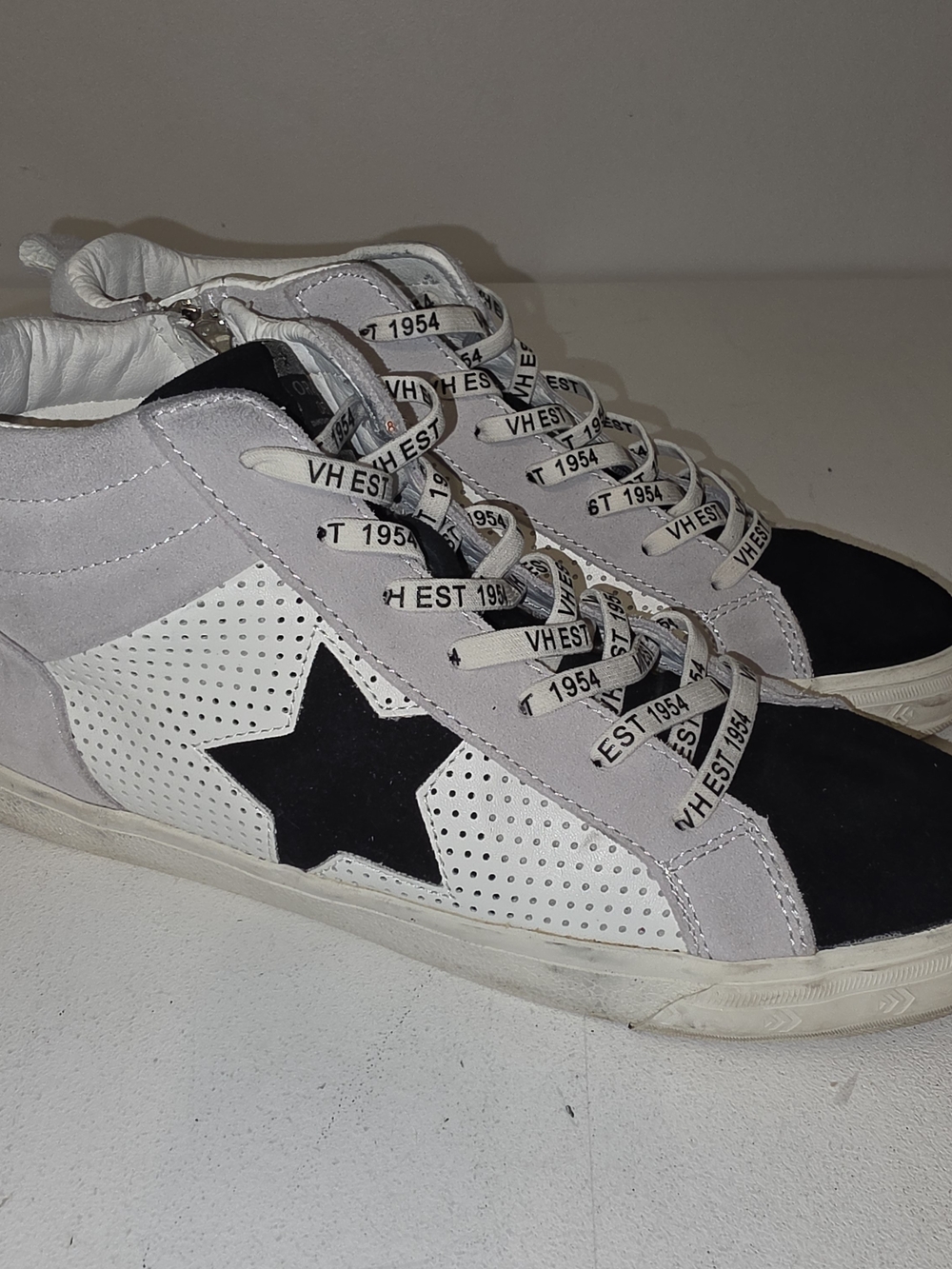 Vintage Havana White and Black Star High-Top Sneakers